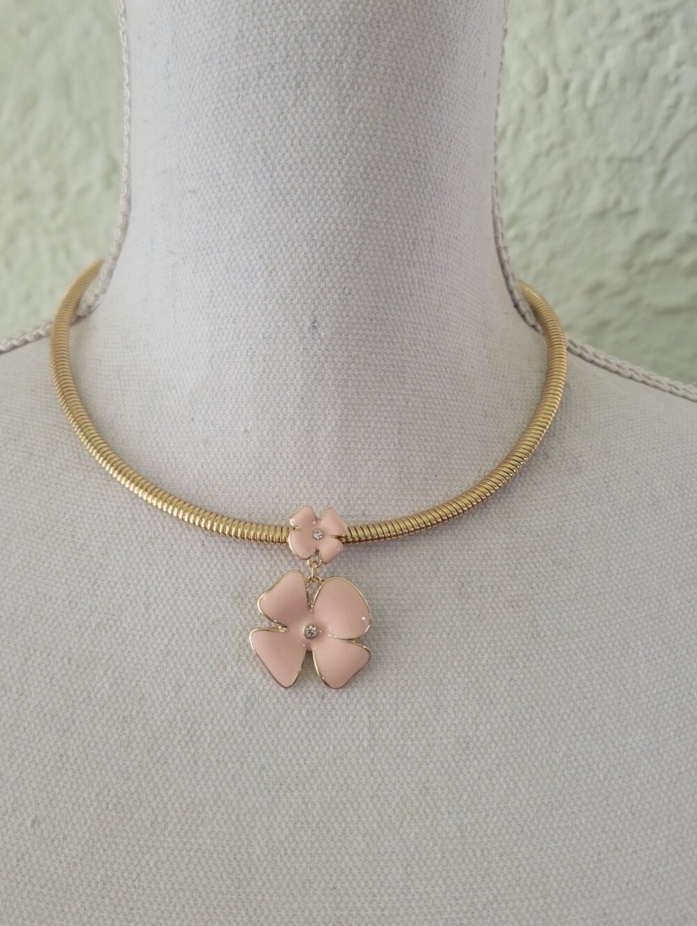 Vintage Liz Claiborne Gold Tone Pink Enamel Rhinestone Flower Choker Necklace